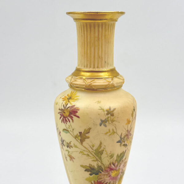 Royal Worcester Blush Ivory Floral Spill Daisies Vase C1894