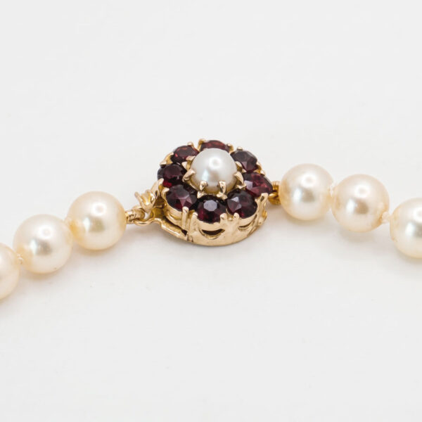 9ct Gold Garnet and Pearl Clasp  Cultured Pearl Necklace Zeeta