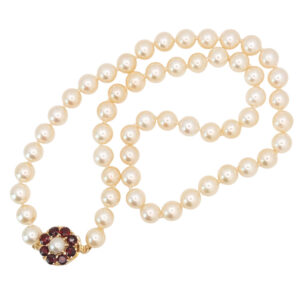 9ct Gold Garnet and Pearl Clasp  Cultured Pearl Necklace Zeeta
