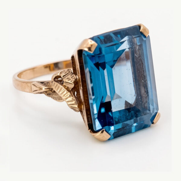 9ct Gold Blue Topaz Cocktail Ring