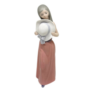 Lladro Figurine Girl Holding A Hat