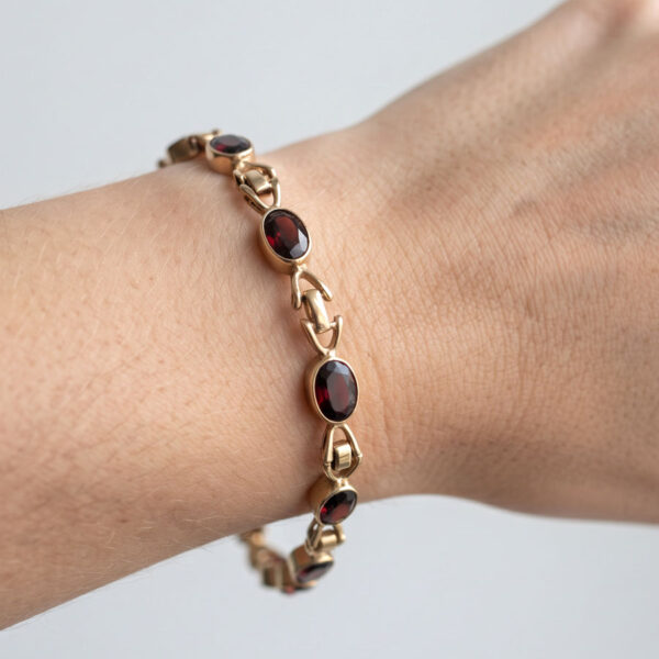 9ct Gold & Garnet Articulated Line Bracelet