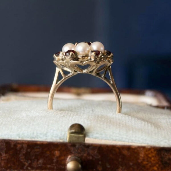 9ct Gold Garnet and Pearl Cluster Ring c1970