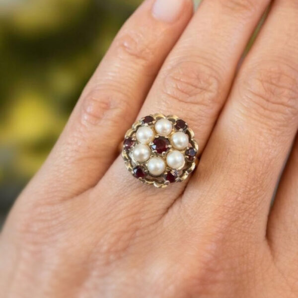 9ct Gold Garnet and Pearl Cluster Ring c1970