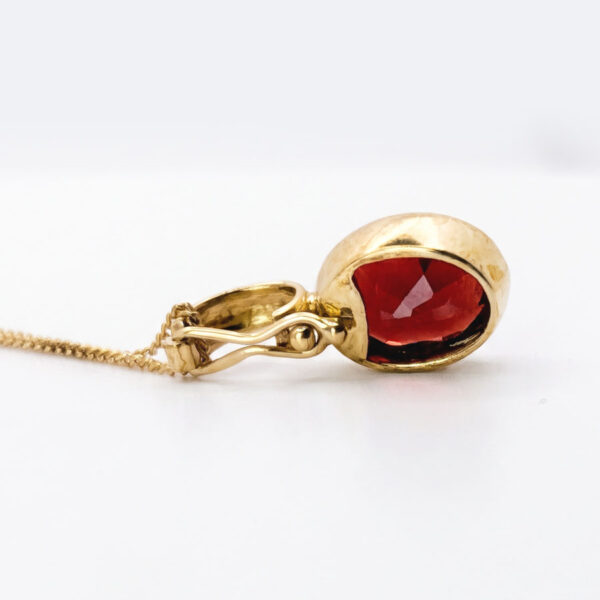 9ct Gold Oval-cut Garnet Pendant