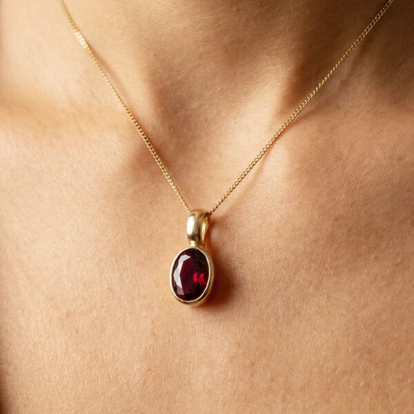 9ct Gold Oval-cut Garnet Pendant