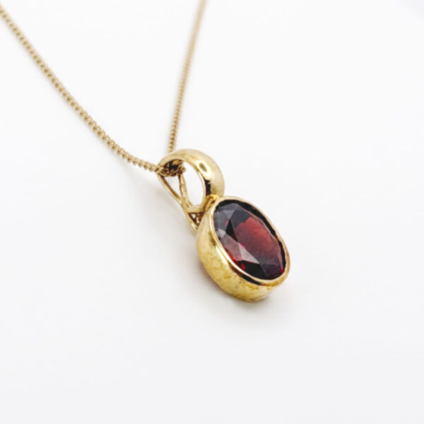 9ct Gold Oval-cut Garnet Pendant